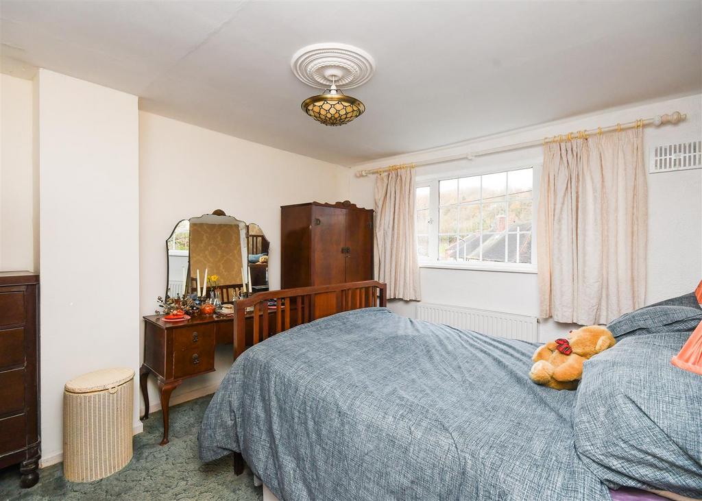 74 Meadow Lane - Double Bedroom 1.jpg