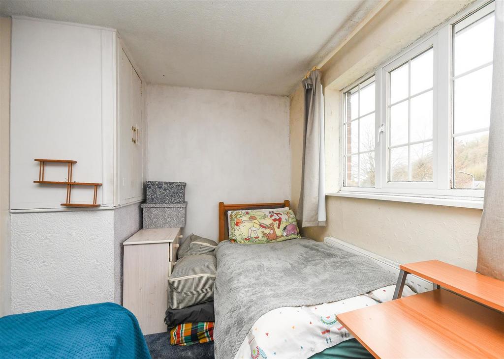 74 Meadow Lane - Double Bedroom 2.jpg