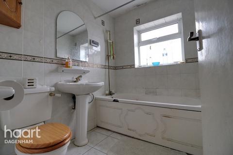 2 bedroom flat for sale, Whitebarn Lane, Dagenham