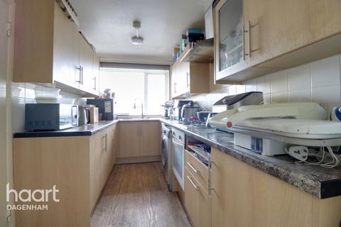 2 bedroom flat for sale, Whitebarn Lane, Dagenham