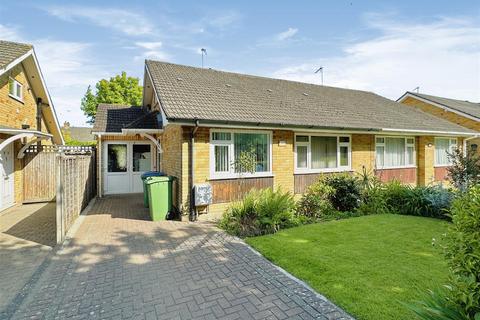 4 bedroom semi-detached bungalow for sale, High Road, Watford WD25