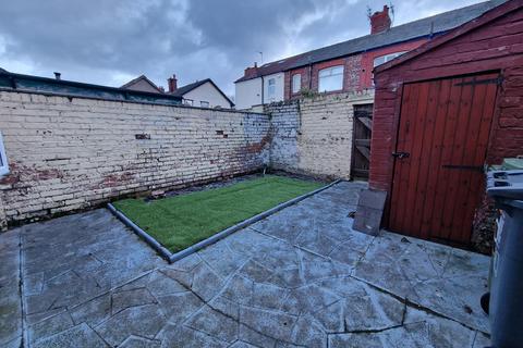 3 bedroom terraced house to rent, Dinmore Road, Wirral CH44