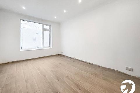 3 bedroom end of terrace house to rent, Aberford Gardens, London, SE18