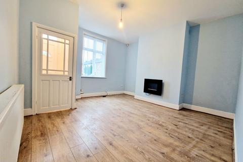 2 bedroom end of terrace house to rent, Ducie Street, Whitefield, M45