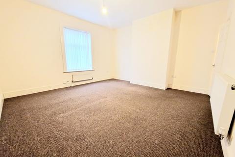 2 bedroom end of terrace house to rent, Ducie Street, Whitefield, M45