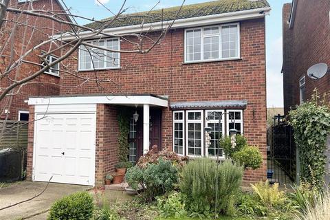 4 bedroom detached house to rent, Horseshoe Close Dunton Bedfordshire