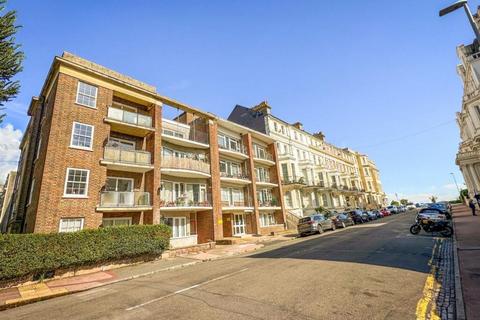 1 bedroom flat to rent, Jevington Gardens, Eastbourne BN21