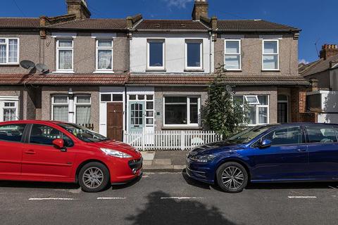 2 bedroom terraced house for sale, North Avenue, London