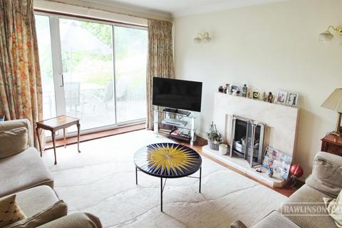 3 bedroom detached house to rent, Beauchamp Road, West Molesey KT8