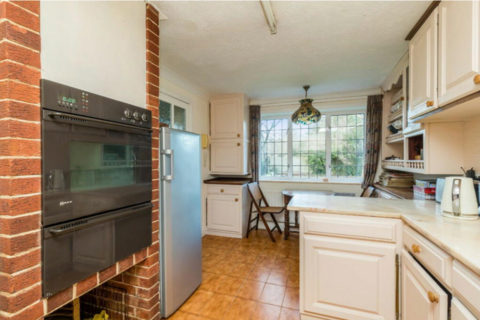15 Second Avenue, Worthing, BN14 9NX