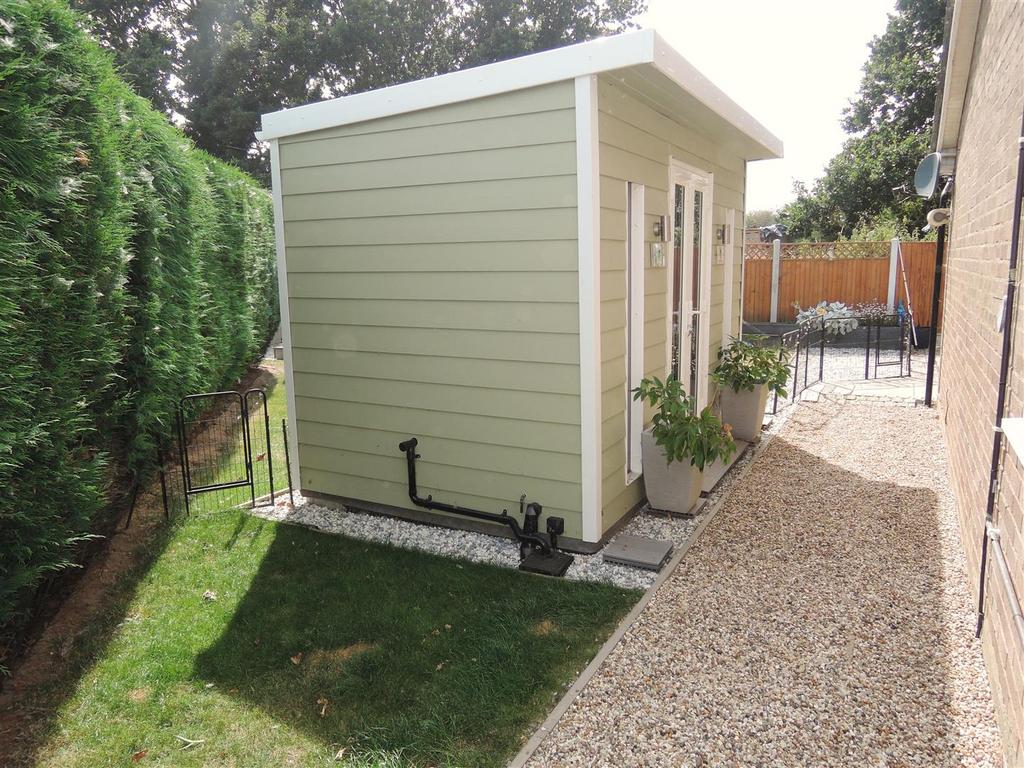 Salon Outbuilding