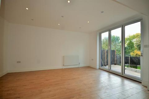 3 bedroom flat to rent, Preston Road, Wembley, HA3 0QQ