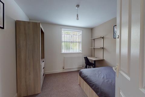 4 bedroom flat to rent, 17 Heaton Road, Heaton Road, Manchester M20