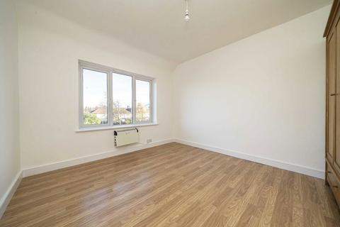 1 bedroom flat for sale, Hospital Bridge Road, Twickenham TW2