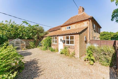 2 bedroom cottage to rent, Brisley Road, Horningtoft, NR20