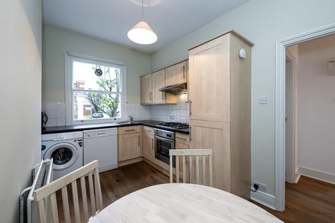 1 bedroom flat to rent, Ilminster Gardens, Battersea, London SW11