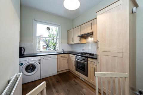 1 bedroom flat to rent, Ilminster Gardens, Battersea, London SW11