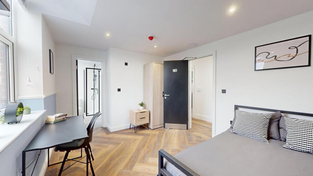 A spacious and bright large double bedroom, per...