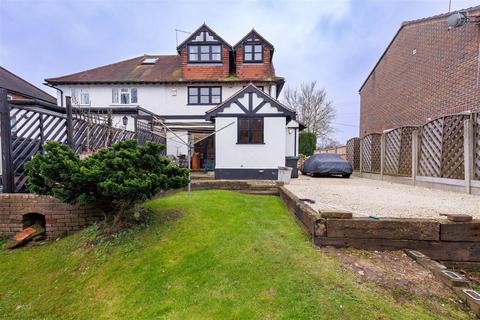 4 bedroom semi-detached house for sale, London Road, Abridge