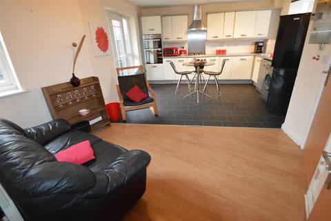 4 bedroom house to rent, Drayton Street, Manchester M15