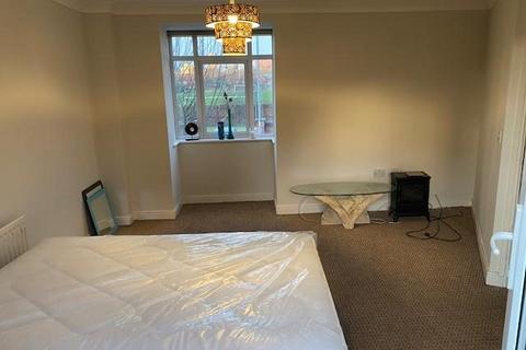 4 bedroom house to rent, Drayton Street, Manchester M15