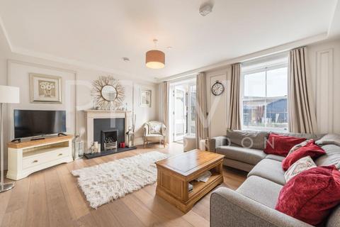 5 bedroom house to rent, Heathcote Gate, Fulham SW6