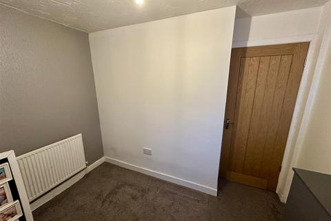 2 bedroom apartment to rent, Garden Road, Brighouse