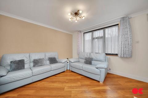 2 bedroom end of terrace house for sale, Faringdon Avenue, Romford RM3