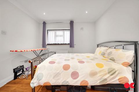 2 bedroom end of terrace house for sale, Faringdon Avenue, Romford RM3