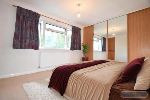 16 Duncannon Crescent, Windsor, SL4 4YP