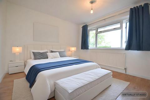 16 Duncannon Crescent, Windsor, SL4 4YP