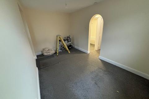 1 bedroom flat to rent, Magpie Hall Road, Chatham, ME4