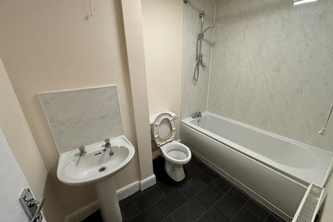 1 bedroom flat to rent, Magpie Hall Road, Chatham, ME4