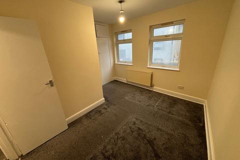 1 bedroom flat to rent, Magpie Hall Road, Chatham, ME4