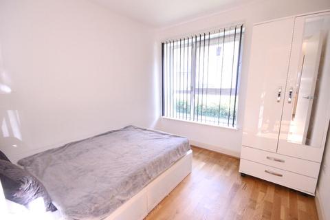 3 bedroom apartment to rent, Westferry road , London  E14