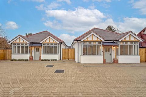 4 bedroom detached bungalow for sale, Highfield Road, Sandridge, St. Albans