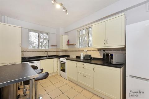 3 bedroom apartment to rent, Ansell House, Mile End Road, London, E1