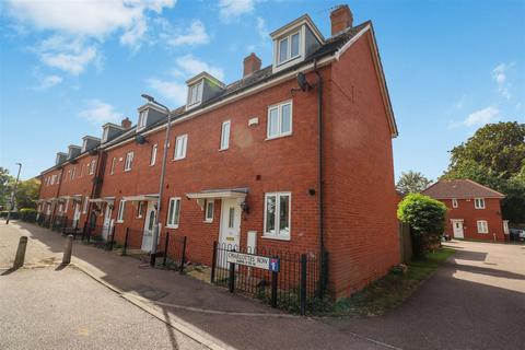 3 bedroom end of terrace house for sale, Charlottes Row, Rushden NN10