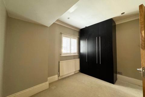 1 bedroom in a house share to rent, Oakhurst Rise, Carshalton, SM5