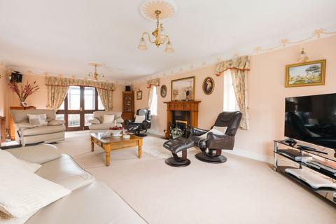 5 bedroom detached house for sale, Orchard Close, Bedford MK43