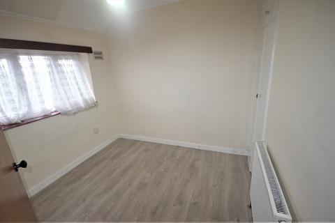 3 bedroom terraced house to rent, Romford, RM3