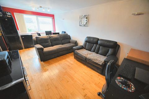 2 bedroom flat for sale, The Courtlands, Wolverhampton WV6