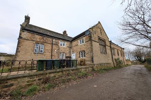 2 bedroom flat to rent, Combs Road, Thornhill, Dewsbury, UK, WF12