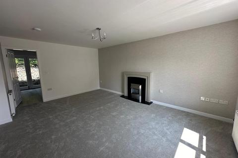 3 bedroom terraced house to rent, St. Johns Close, Silsden