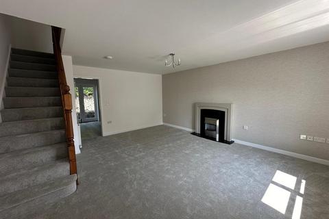 3 bedroom terraced house to rent, St. Johns Close, Silsden