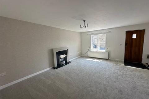 3 bedroom terraced house to rent, St. Johns Close, Silsden