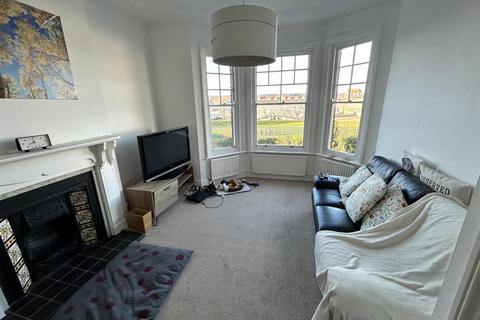 2 bedroom apartment for sale, Latimer Road, Eastbourne BN22