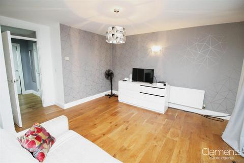 2 bedroom flat for sale, Gilroy Road, Hemel Hempstead HP2