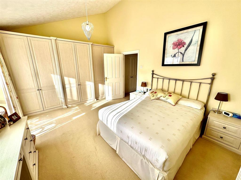 Bed 1.jpg