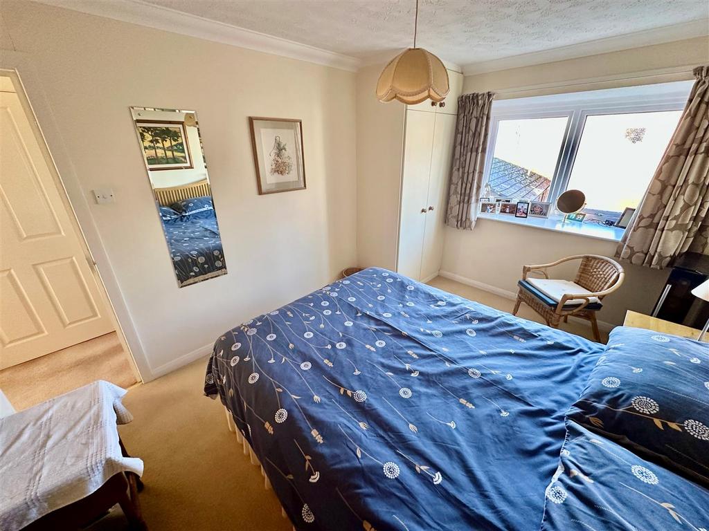 Bed 2.jpg
